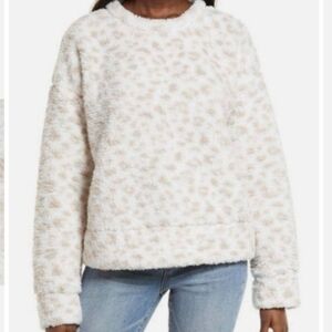 New Thread & Supply Wubby White Leopard Crewneck Soft Comfy Sweater Size L